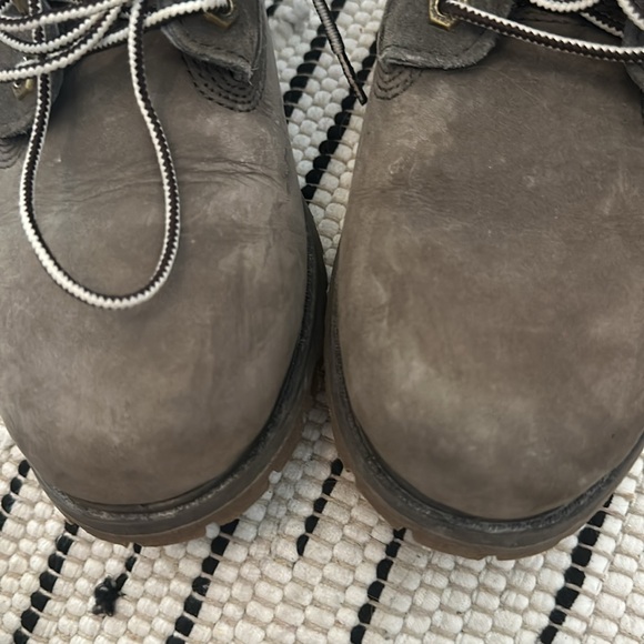 Boots - Picture 12 of 15